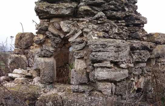 Новини Вінниці / Залишки кам’яної споруди на Вінниччині можуть бути мавзолеєм «золотоординського періоду» (ФОТО)