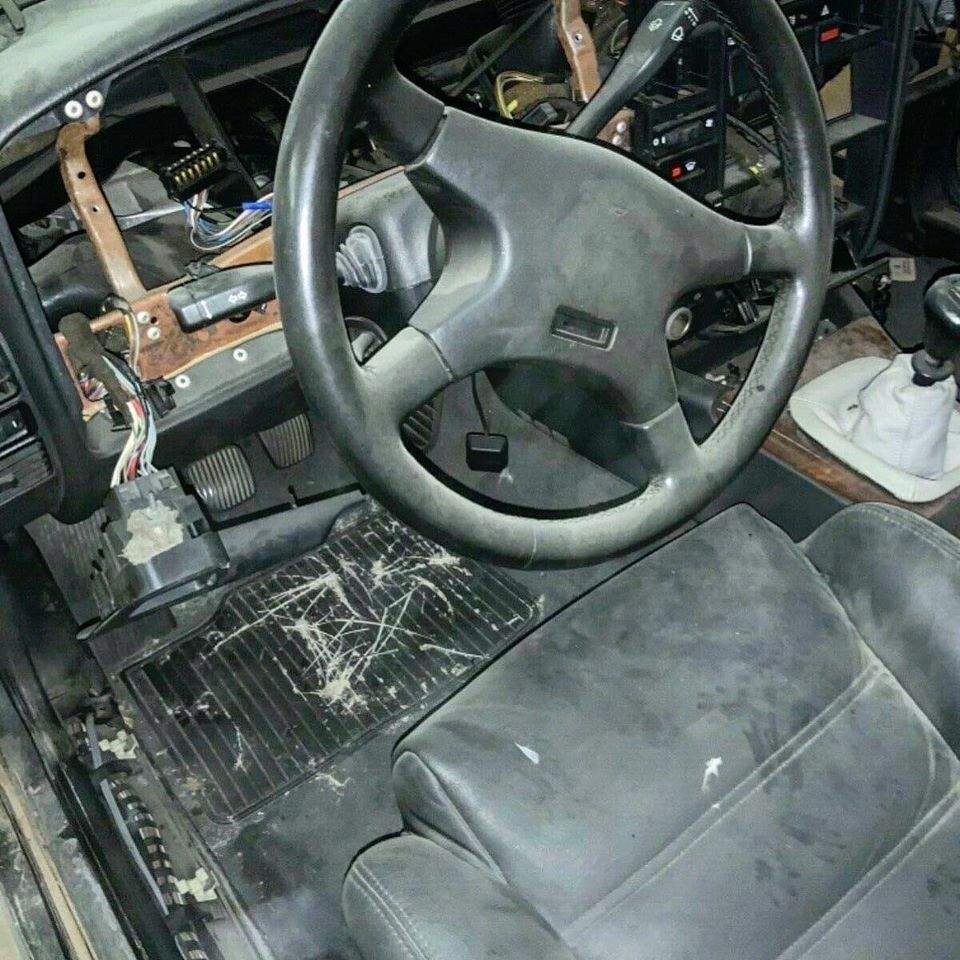 Новини Вінниці / Унікальний Opel знайшли в ангарі у Вінниці: таких машин було випущено менше тисячі (ФОТО)