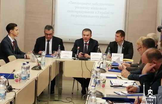 Новини Вінниці / Нардепи від Вінниччини не захотіли говорити про розвиток самоврядування із представниками громад (ФОТО, ВІДЕО)