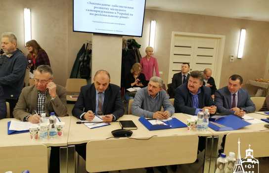 Новини Вінниці / Нардепи від Вінниччини не захотіли говорити про розвиток самоврядування із представниками громад (ФОТО, ВІДЕО)