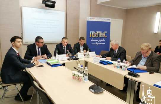 Новини Вінниці / Нардепи від Вінниччини не захотіли говорити про розвиток самоврядування із представниками громад (ФОТО, ВІДЕО)