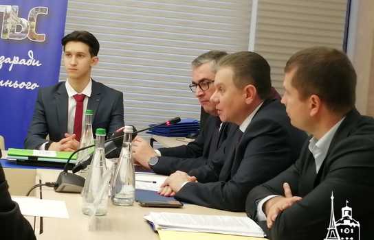 Новини Вінниці / Нардепи від Вінниччини не захотіли говорити про розвиток самоврядування із представниками громад (ФОТО, ВІДЕО)