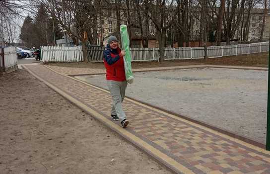 Новини Вінниці / В селі на Вінниччині світлинами чоловіків заохочують до безкоштовної роботи. В ОТГ винайшли спосіб по залученню працівників