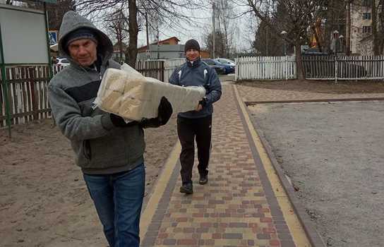 Новини Вінниці / В селі на Вінниччині світлинами чоловіків заохочують до безкоштовної роботи. В ОТГ винайшли спосіб по залученню працівників