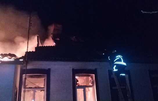 Новини Вінниці / Дитячий садочок та ФАП згоріли ввечері у селі на Вінниччині: пожежу гасили 22 рятувальники (ФОТО)