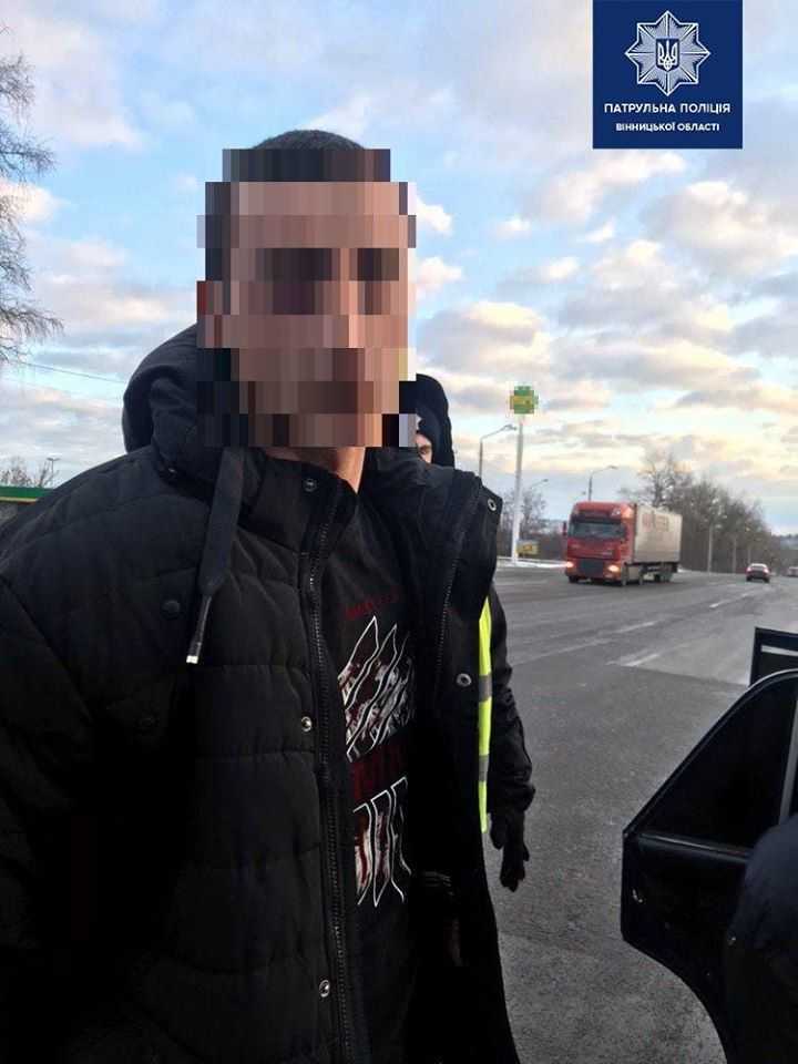 Новини Вінниці / «Шістку» зі зброєю та наркотиками зупинили патрульні на Вінниччині (ФОТО) 