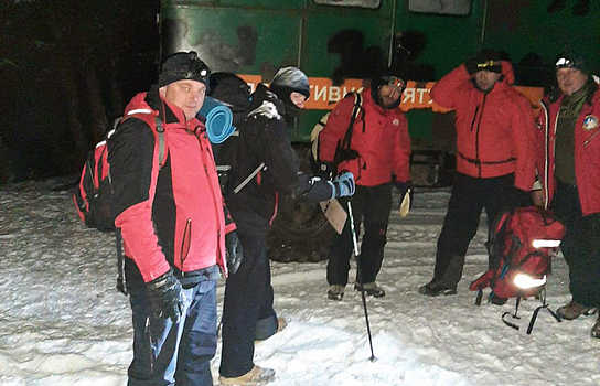 Новини Вінниці / Майже шість годин у Карпатах шукали двох туристів з Вінниці: чоловіки заблукали через погану видимість (ФОТО)