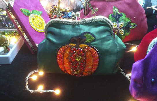 Новини Вінниці / Неповторні сумки з французькою вишивкою у Вінниці: Аліса Алікова створює жіночі аксесуари, які користуються шаленим попитом в Італії (ФОТО)