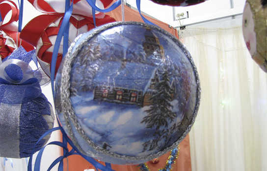 Новини Вінниці / Вінничан намагалися зацікавити новорічними кулями, зробленими за східною технікою (ФОТО) 