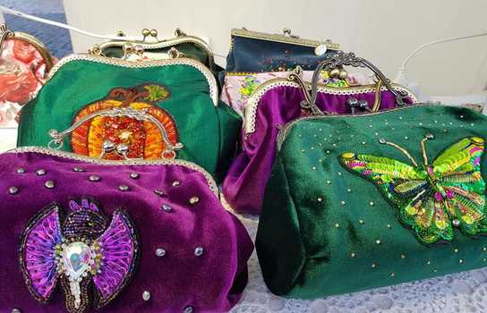 Новини Вінниці / Неповторні сумки з французькою вишивкою у Вінниці: Аліса Алікова створює жіночі аксесуари, які користуються шаленим попитом в Італії (ФОТО)