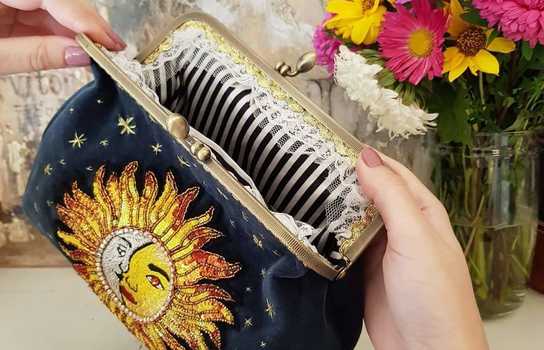 Новини Вінниці / Неповторні сумки з французькою вишивкою у Вінниці: Аліса Алікова створює жіночі аксесуари, які користуються шаленим попитом в Італії (ФОТО)