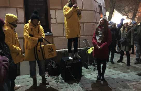 Новини Вінниці / Як у Вінниці 100 доларів шукали? Переможниця ледь не залишилася без призу (ФОТО)