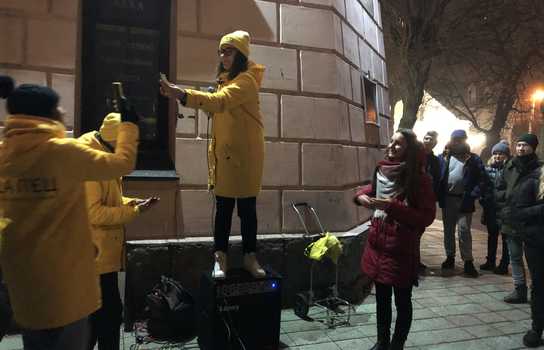 Новини Вінниці / Як у Вінниці 100 доларів шукали? Переможниця ледь не залишилася без призу (ФОТО)