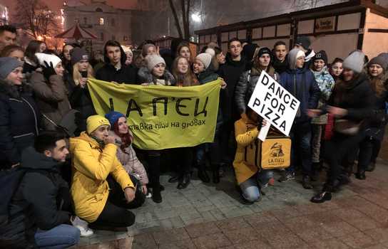 Новини Вінниці / Як у Вінниці 100 доларів шукали? Переможниця ледь не залишилася без призу (ФОТО)