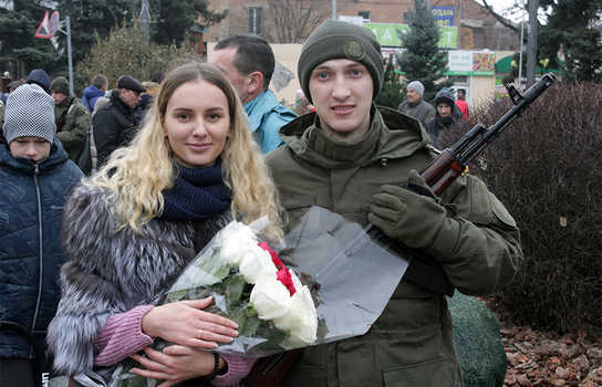 Новини Вінниці / У Вінниці двоє військових освідчилися у коханні (ФОТО)