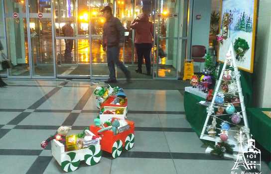 Новини Вінниці / У холі Вінницької міськради відкрилася новорічна виставка (ФОТО)