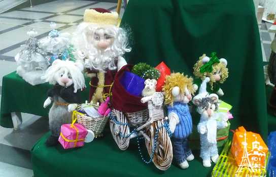 Новини Вінниці / У холі Вінницької міськради відкрилася новорічна виставка (ФОТО)