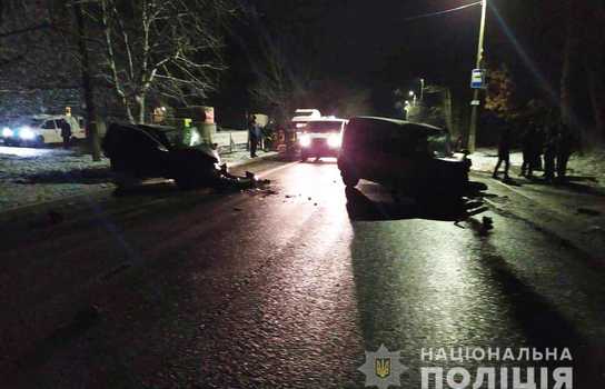 Новини Вінниці / Лобове зіткнення у Немирові на Вінниччині: один чоловік загинув, п’ятеро постраждало (ФОТО)