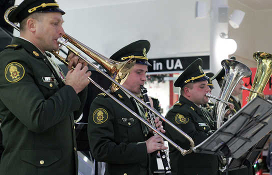 Новини Вінниці / У Вінниці духовий оркестр військової частини 3008 виконав власну версію «Щедрика» (ФОТО, ВІДЕО)