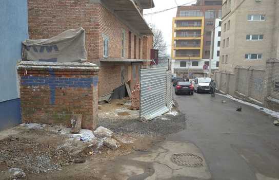 Новини Вінниці / Власнику суперечливого будівництва у центрі Вінниці виписали перший адмінпротокол  (ФОТО)