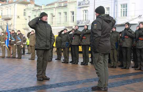 Новини Вінниці / У центрі Вінниці 32 новобранці Нацгвардії склали військову присягу (ФОТО)