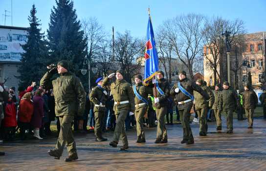 Новини Вінниці / У центрі Вінниці 32 новобранці Нацгвардії склали військову присягу (ФОТО)