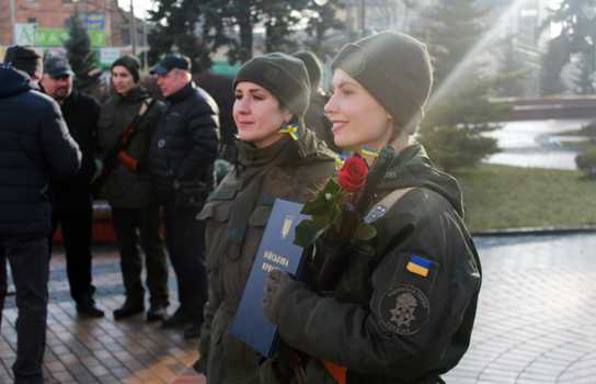 Новини Вінниці / У центрі Вінниці 32 новобранці Нацгвардії склали військову присягу (ФОТО)