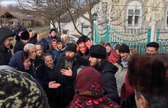 Новини Вінниці / На Вінниччині священики МП захопили храм: черговий конфлікт після нібито порозуміння громад (ФОТО)