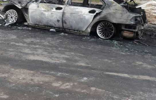 Новини Вінниці / Дев’ятеро рятувальників гасили BMW по вулиці Бевза у Вінниці: врятувати машину не вдалося (ФОТО)