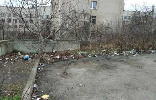 Новини Вінниці / У Вінниці завгосп ВНТУ отримав адмінпротокол за занедбану територію (ФОТО)