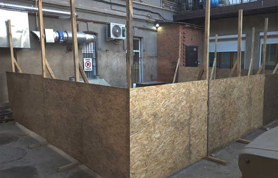 Новини Вінниці / У центрі Вінниці підприємець «захапав» чималий шматок території, встановивши паркан (ФОТО)