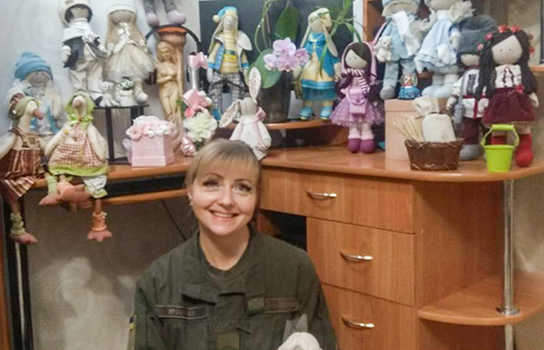 Новини Вінниці / Військова з Вінниччини створює дивовижні ляльки (ФОТО)