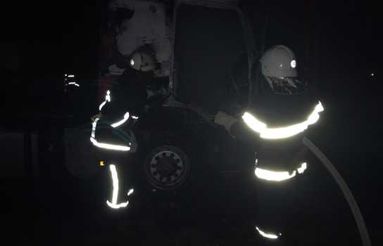 Новини Вінниці / Вранці під Ладижином на Вінниччині згоріла вантажівка (ФОТО)