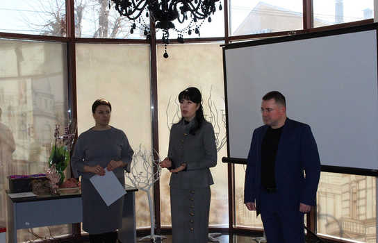 Новини Вінниці / У Вінниці амбасадори благодійного проєкту Алла Власюк та Дмитро Чаленко вручили хворим на діабет дітям сенсори (ФОТО)