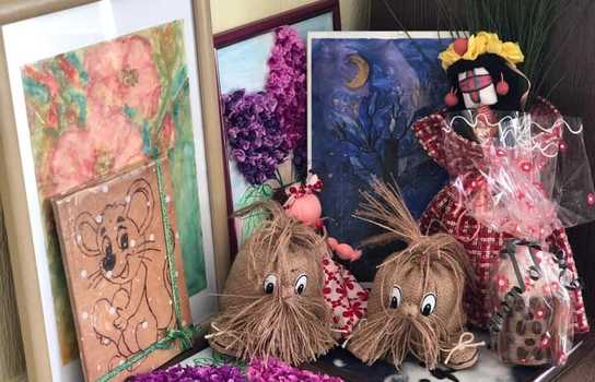 Новини Вінниці / У Вінниці амбасадори благодійного проєкту Алла Власюк та Дмитро Чаленко вручили хворим на діабет дітям сенсори (ФОТО)