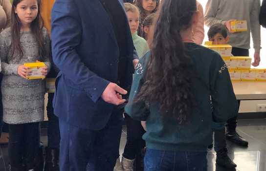 Новини Вінниці / У Вінниці амбасадори благодійного проєкту Алла Власюк та Дмитро Чаленко вручили хворим на діабет дітям сенсори (ФОТО)