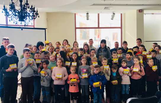 Новини Вінниці / У Вінниці амбасадори благодійного проєкту Алла Власюк та Дмитро Чаленко вручили хворим на діабет дітям сенсори (ФОТО)