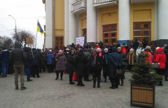 Новини Вінниці / «Медичний» мітинг у Вінниці: понад 4 години представники трьох районів пікетували облдержадміністрацію задля надання лікарням статусу опорних (ФОТО)