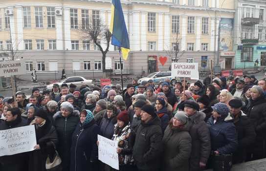 Новини Вінниці / «Медичний» мітинг у Вінниці: понад 4 години представники трьох районів пікетували облдержадміністрацію задля надання лікарням статусу опорних (ФОТО)