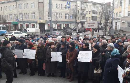 Новини Вінниці / «Медичний» мітинг у Вінниці: понад 4 години представники трьох районів пікетували облдержадміністрацію задля надання лікарням статусу опорних (ФОТО)