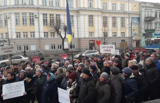 Новини Вінниці / «Медичний» мітинг у Вінниці: понад 4 години представники трьох районів пікетували облдержадміністрацію задля надання лікарням статусу опорних (ФОТО)