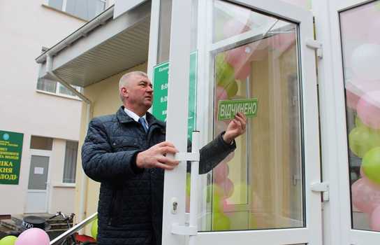 Новини Вінниці / У Калинівці на Вінниччині відкрили першу комунальну аптеку: хочуть "впливати" на ціни (ФОТО)