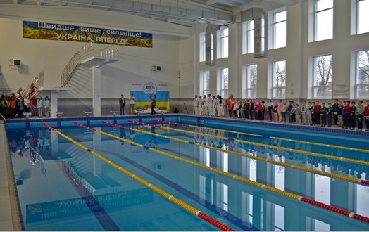 Новини Вінниці / У Жмеринці провели перші змагання з плавання (ФОТО)