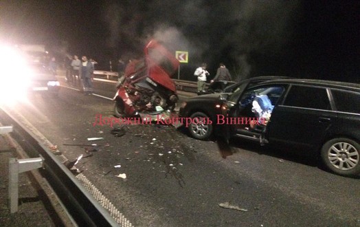 Новини Вінниці / Моторошна ДТП на Вінниччині: в результаті лобового зіткнення загинув водій, а ще дві людини травмовані (ФОТО)