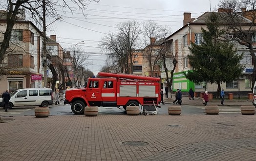 Новини Вінниці / У Вінниці вибухівку шукають у приміщенні міського суду