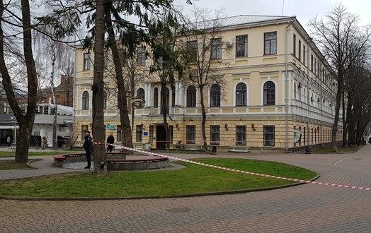 Новини Вінниці / У Вінниці вибухівку шукають у приміщенні міського суду