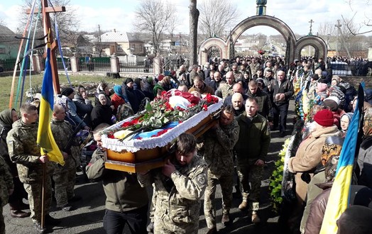 Новини Вінниці / Російська ракета влучила за два дні до ротації: на Вінниччині поховали 34-річого воїна Андрія Ведешина (ФОТО, ВІДЕО)