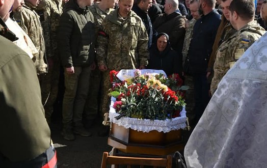 Новини Вінниці / Російська ракета влучила за два дні до ротації: на Вінниччині поховали 34-річого воїна Андрія Ведешина (ФОТО, ВІДЕО)
