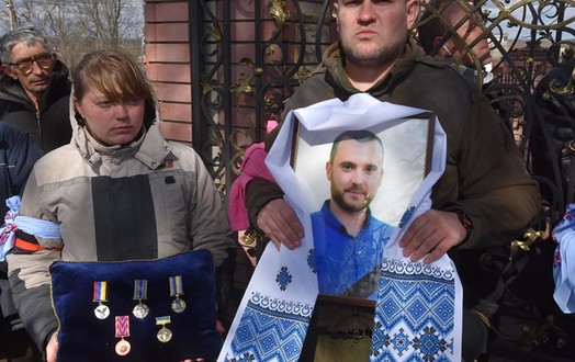 Новини Вінниці / Російська ракета влучила за два дні до ротації: на Вінниччині поховали 34-річого воїна Андрія Ведешина (ФОТО, ВІДЕО)