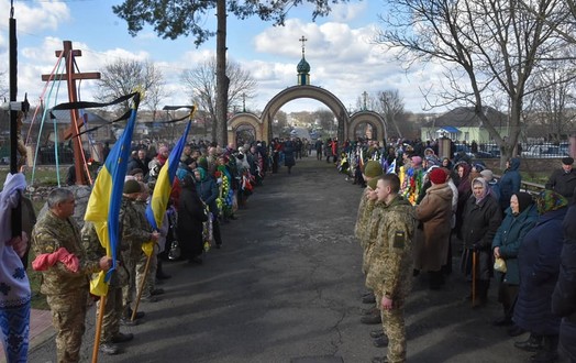 Новини Вінниці / Російська ракета влучила за два дні до ротації: на Вінниччині поховали 34-річого воїна Андрія Ведешина (ФОТО, ВІДЕО)